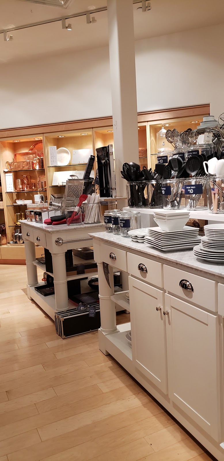 Williams-Sonoma | 27710 Novi Rd Ste C-283, Novi, MI 48377, USA | Phone: (248) 596-1036