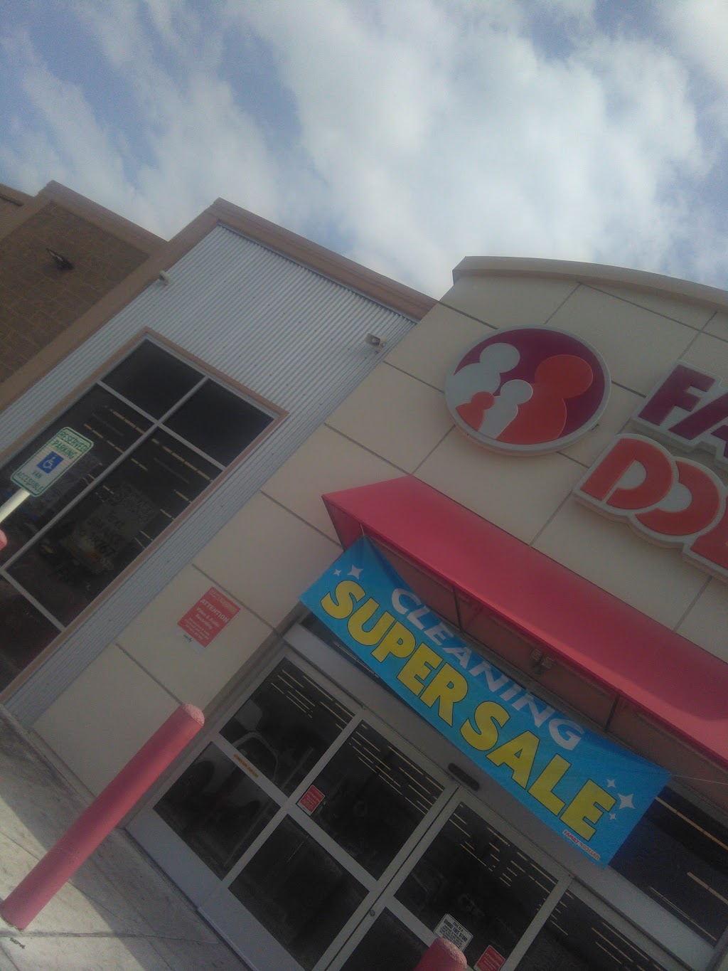 Family Dollar | 1802 S Zarzamora St, San Antonio, TX 78207, USA | Phone: (210) 507-1001