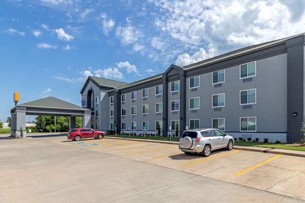 Comfort Inn & Suites | 3031 Military Blvd, Muskogee, OK 74401, USA | Phone: (918) 687-9000