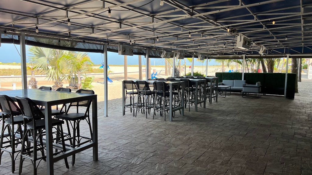 WAVES Beach Front Cafe | 10650 Gulf Blvd, Treasure Island, FL 33706, USA | Phone: (727) 360-5531