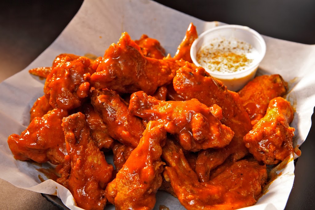 Wing Daddys Sauce House | 13700 Eastlake Blvd #100, Horizon City, TX 79928, USA | Phone: (915) 852-4834