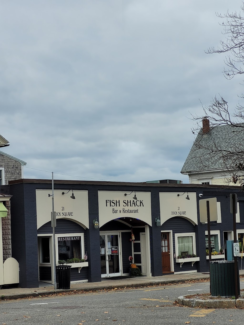 The Fish Shack Bar & Restaurant | 21 Dock Square, Rockport, MA 01966, USA | Phone: (978) 546-6667