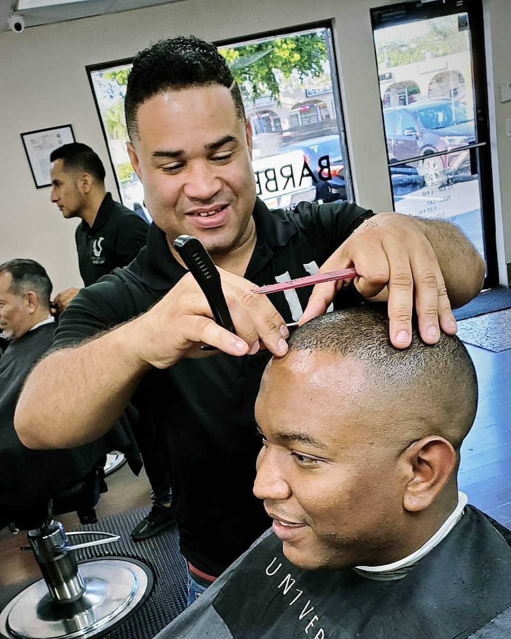 Universal Barbershop - hair care  | Photo 7 of 10 | Address: 2510 Sheridan St, Hollywood, FL 33020, USA | Phone: (954) 251-1108
