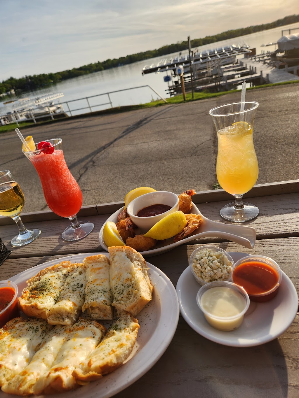 Lulabell’s Dockside | N 9228, N9228 E Shore Rd, East Troy, WI 53120, USA | Phone: (262) 642-5264