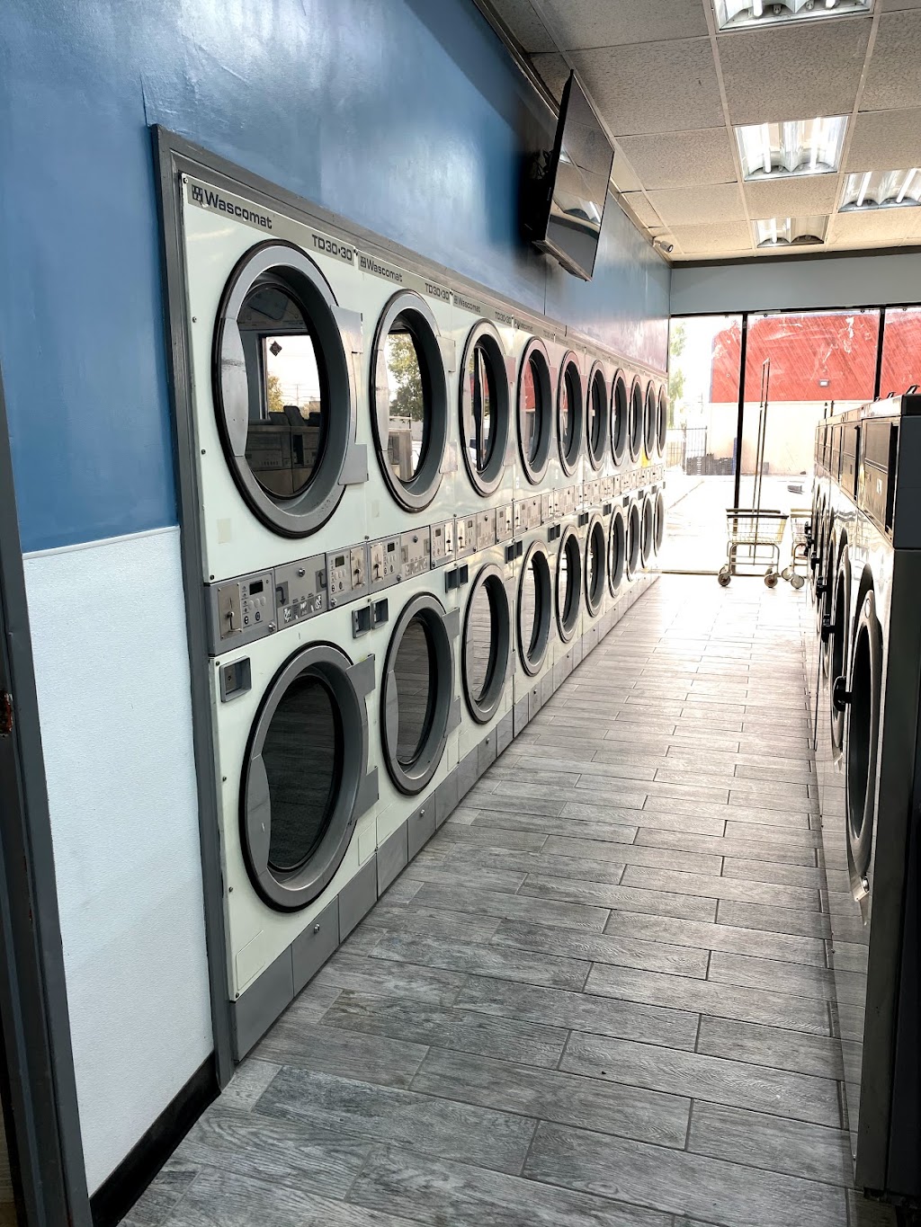 DZLaundry - Coin Laundry | 755 E Foothill Blvd Ste A, Rialto, CA 92376, USA | Phone: (909) 546-7092