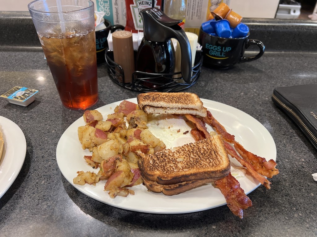 Eggs Up Grill | 1436 N Main St, Fuquay-Varina, NC 27526, USA | Phone: (919) 285-4463