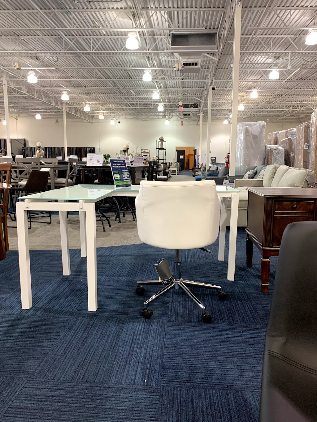 New Furniture Outlet | 1004 N Promenade Pkwy Unit# 152, Casa Grande, AZ 85194, USA | Phone: (520) 233-7676