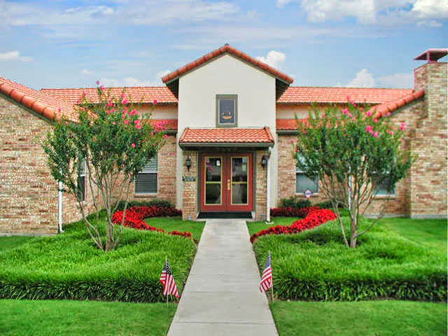 Courtyards at Kirnwood Apartment Homes | 2600 Bolton Boone Dr, DeSoto, TX 75115, USA | Phone: (833) 441-1394