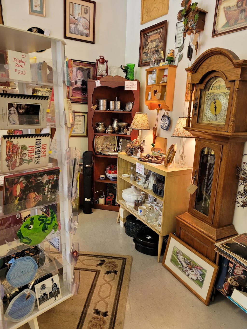 Schoolhouse Rocks Antiques LLC | 1069 Sun Valley Rd, Irwin, PA 15642, USA | Phone: (412) 742-2754