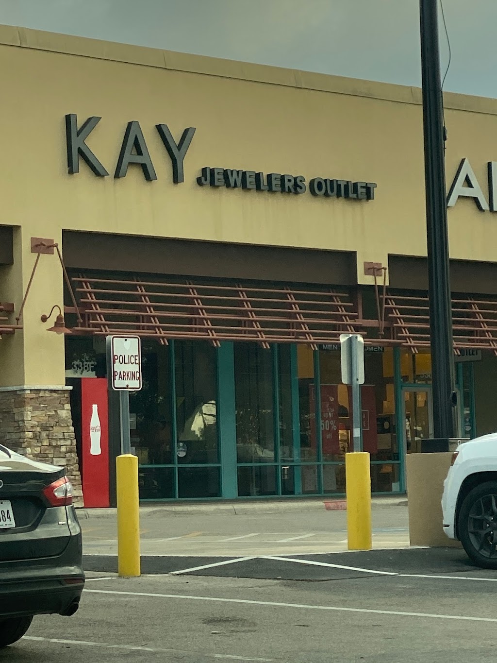 Kay Outlet | 4015 I-35 Suite 338F, San Marcos, TX 78666, USA | Phone: (512) 392-5970