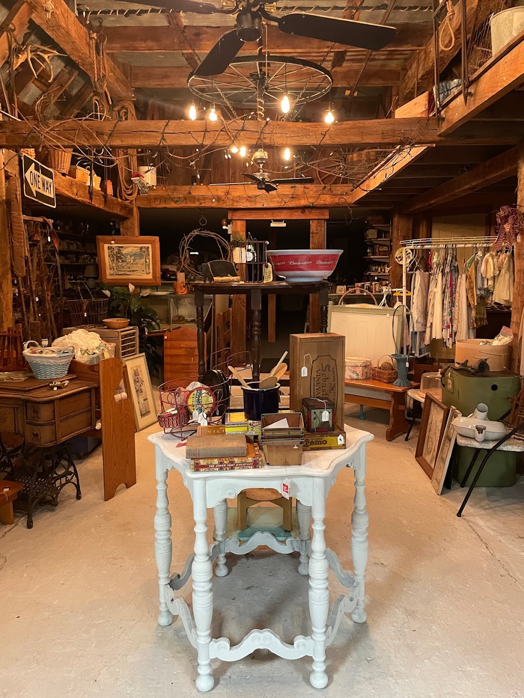 Sherrys Treasures | 207 N State St, Jerseyville, IL 62052, USA | Phone: (618) 639-0659