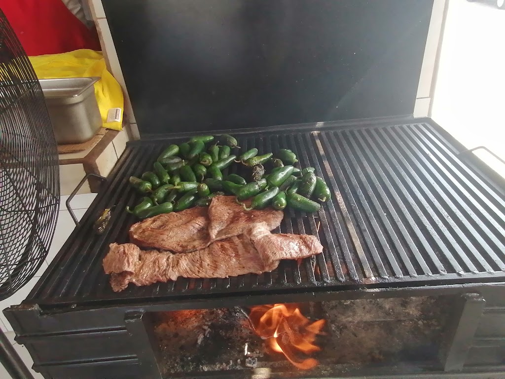 Tacos El Gran Perron | Blvd. Alfredo Bonfil, Amp ejido Mazatlán, 22707 Rosarito, B.C., Mexico | Phone: 661 133 8729