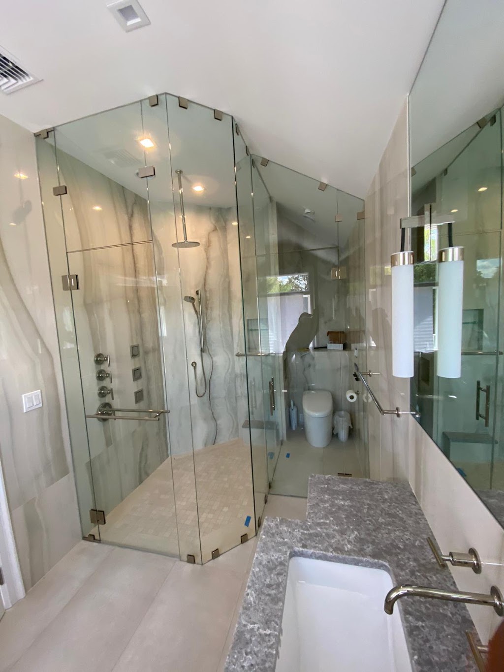 LM Shower Door | 18 Evans Ave, Hempstead, NY 11550, USA | Phone: (516) 737-9637