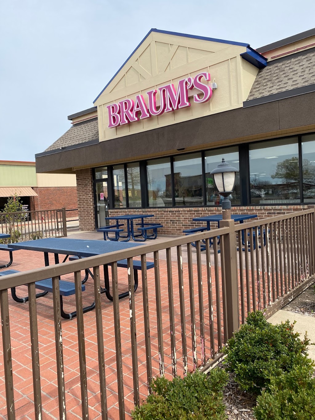 Braums Ice Cream & Dairy Store | 504 N Hwy 77, Waxahachie, TX 75165, USA | Phone: (972) 937-3006