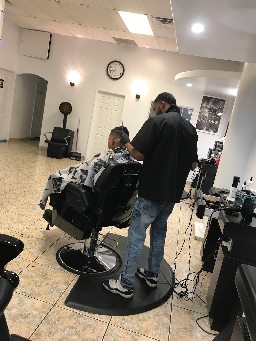 Alonso’s Barber Shop | 2717 S Central Ave, Los Angeles, CA 90011, USA | Phone: (323) 568-6288