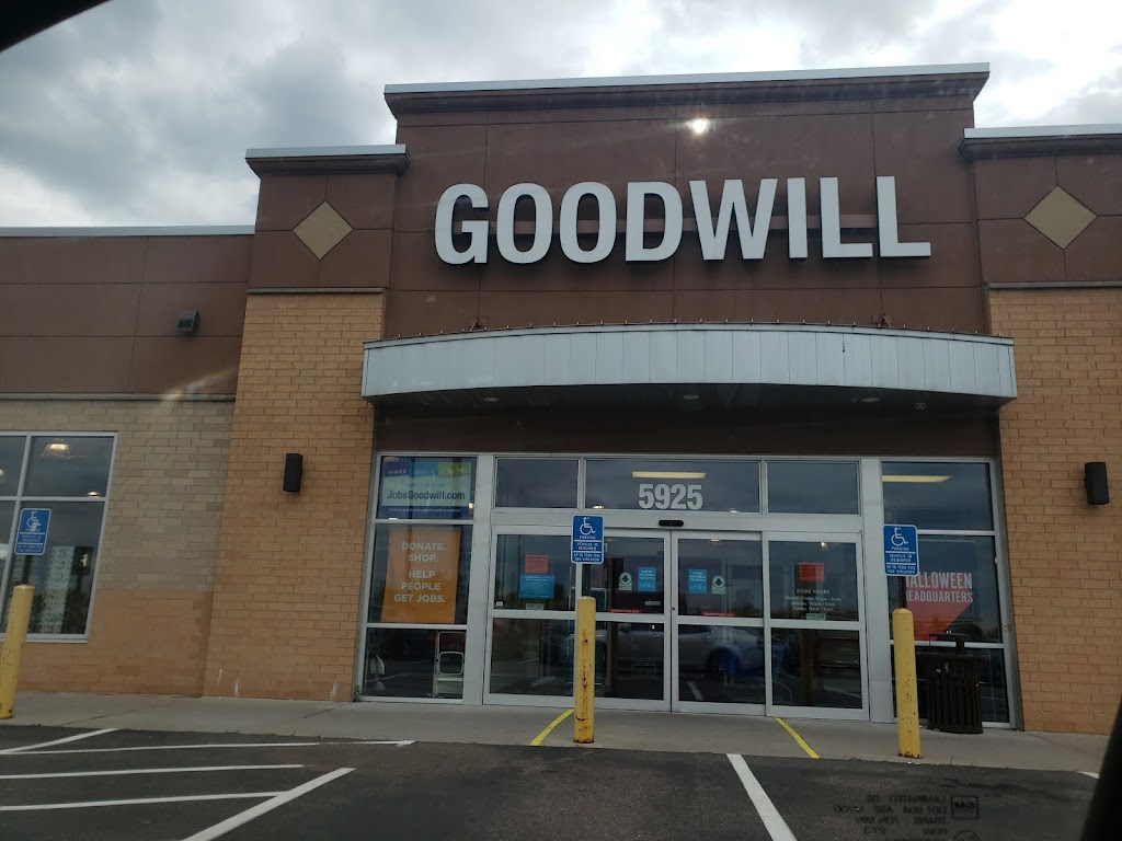 Goodwill - Savage | 5925 Egan Dr, Savage, MN 55378, USA | Phone: (952) 440-1900