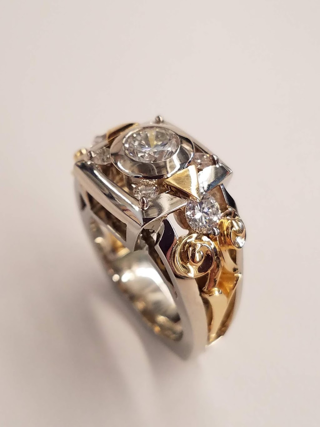 Yanke Designs Fine Jewelry | 32611 Franklin Rd, Franklin, MI 48025, USA | Phone: (248) 855-5525