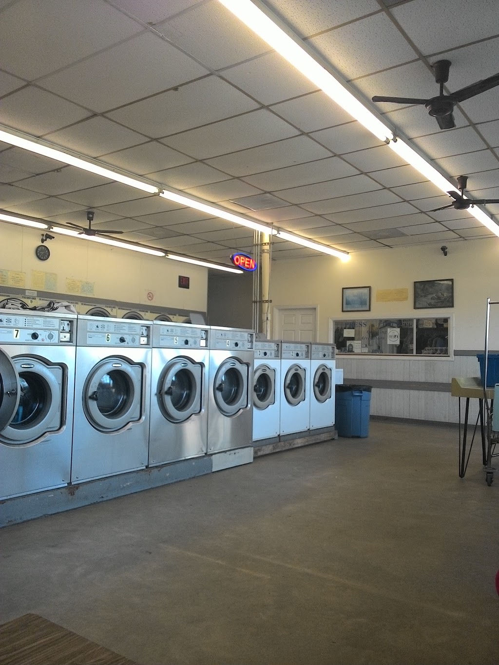 Cary Launderette | 261 W Chatham St, Cary, NC 27511, USA | Phone: (919) 462-9666