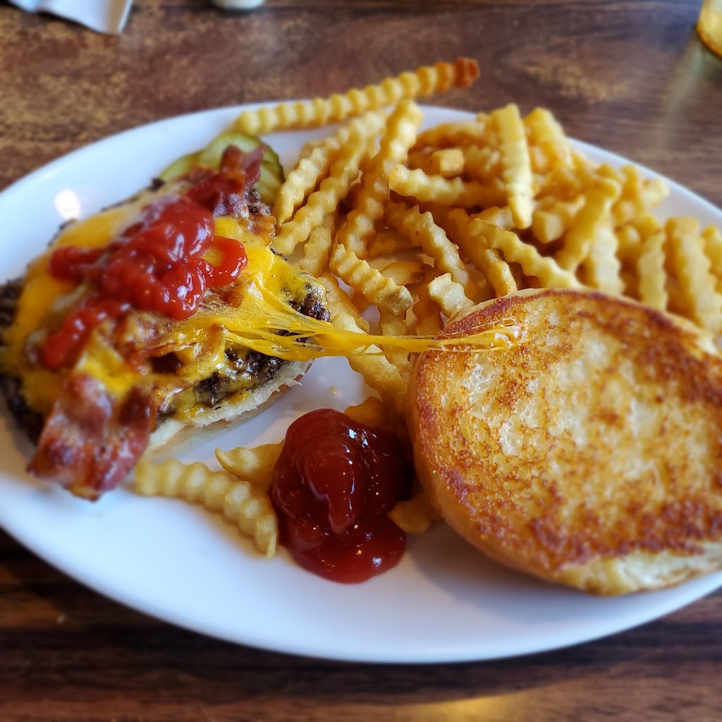 Eagle Inn - Sauk Prairie | 655 Water St, Prairie du Sac, WI 53578, USA | Phone: (608) 643-4516