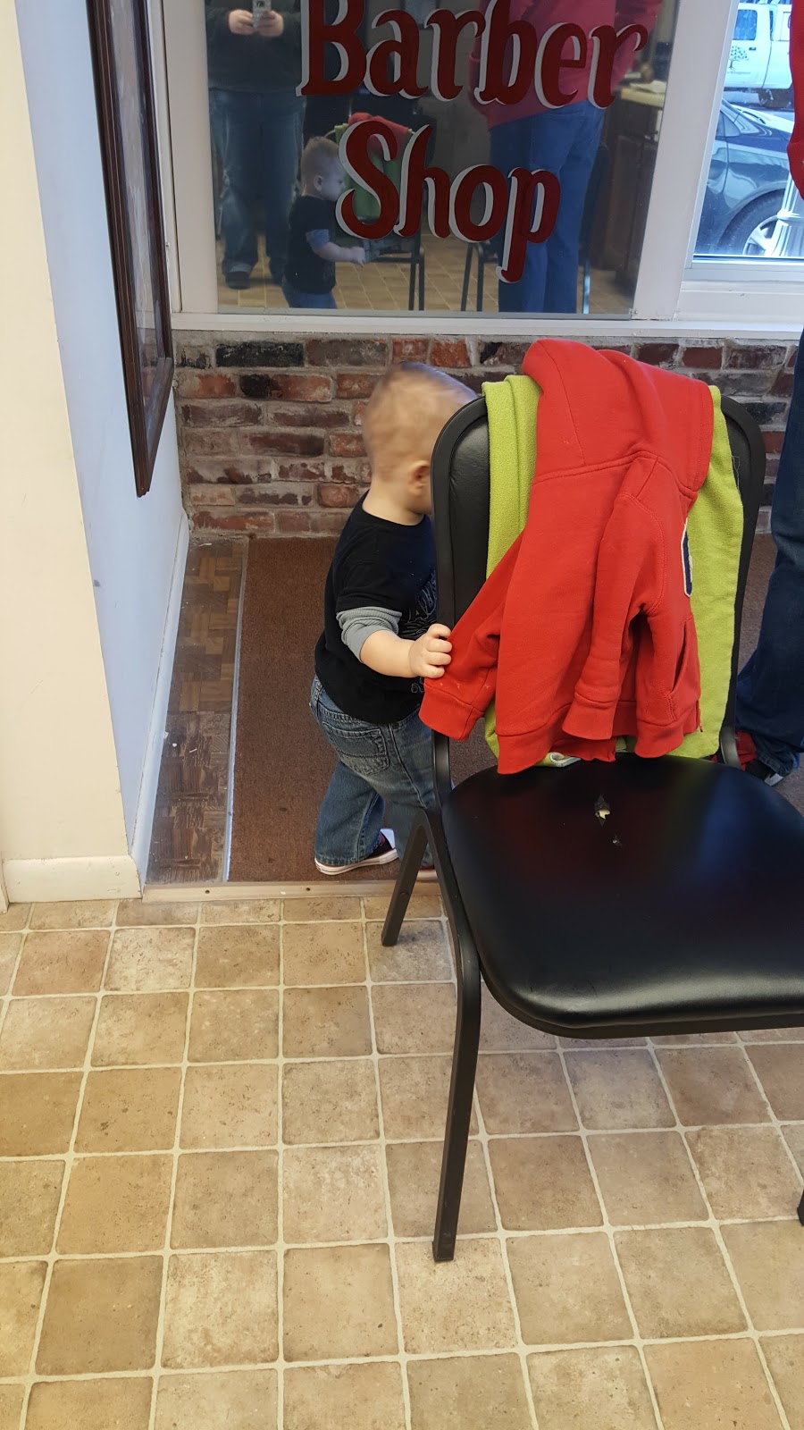 Maxs Barber Shop | 237 E Main St, Gas City, IN 46933, USA | Phone: (765) 674-8665