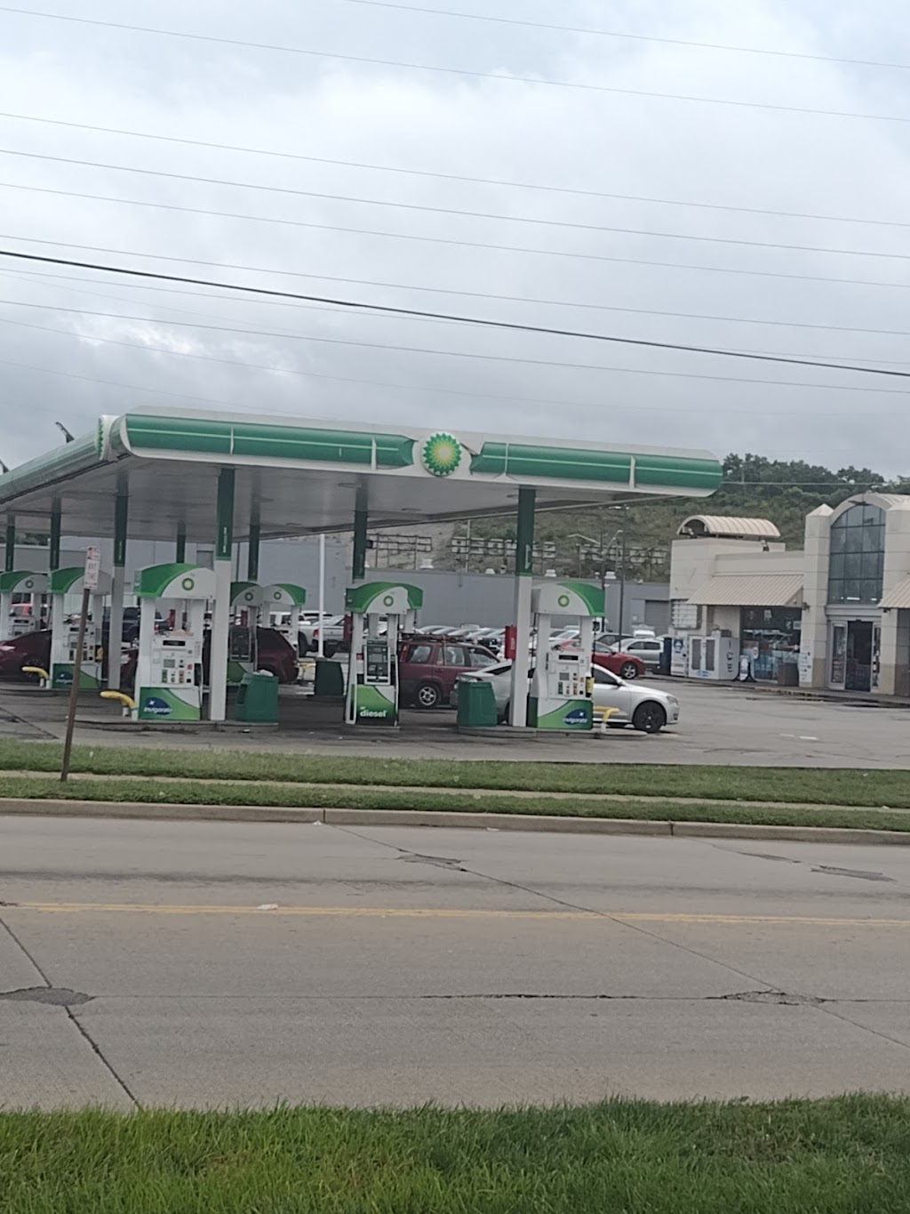 bp | 249 W Mitchell Ave, Cincinnati, OH 45232, USA | Phone: (513) 407-3815