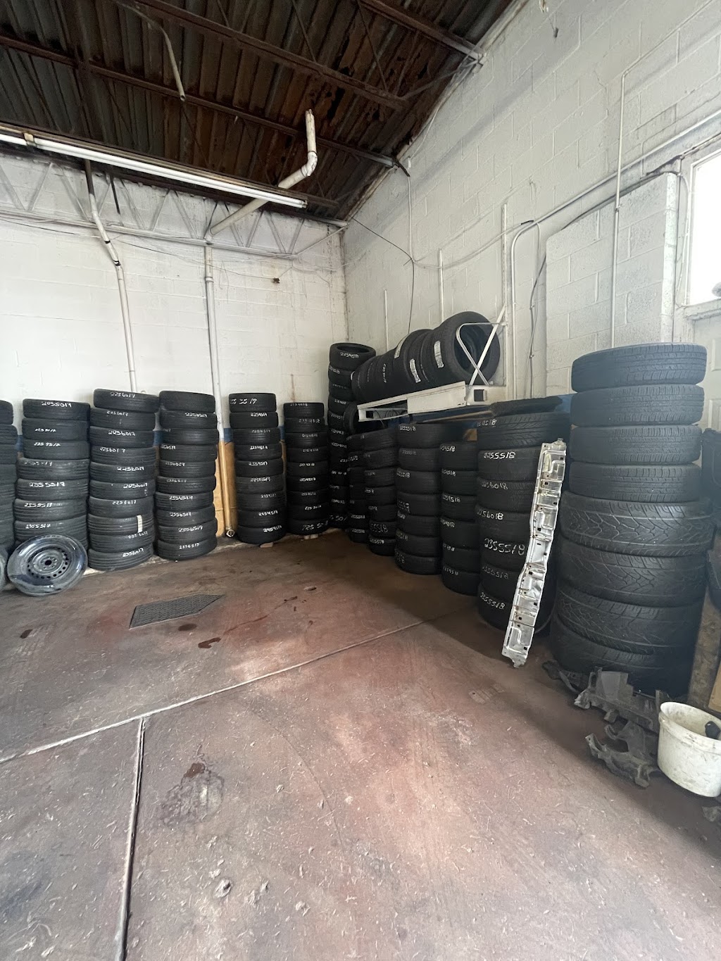 A & A Auto Tire Shop | 1301 E 25th St, Baltimore, MD 21218, USA | Phone: (443) 759-9046
