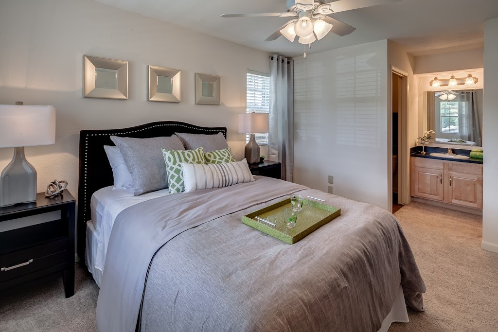 Villas at St. Johns Apartments | 7595 Baymeadows Cir W, Jacksonville, FL 32256, USA | Phone: (904) 739-3488