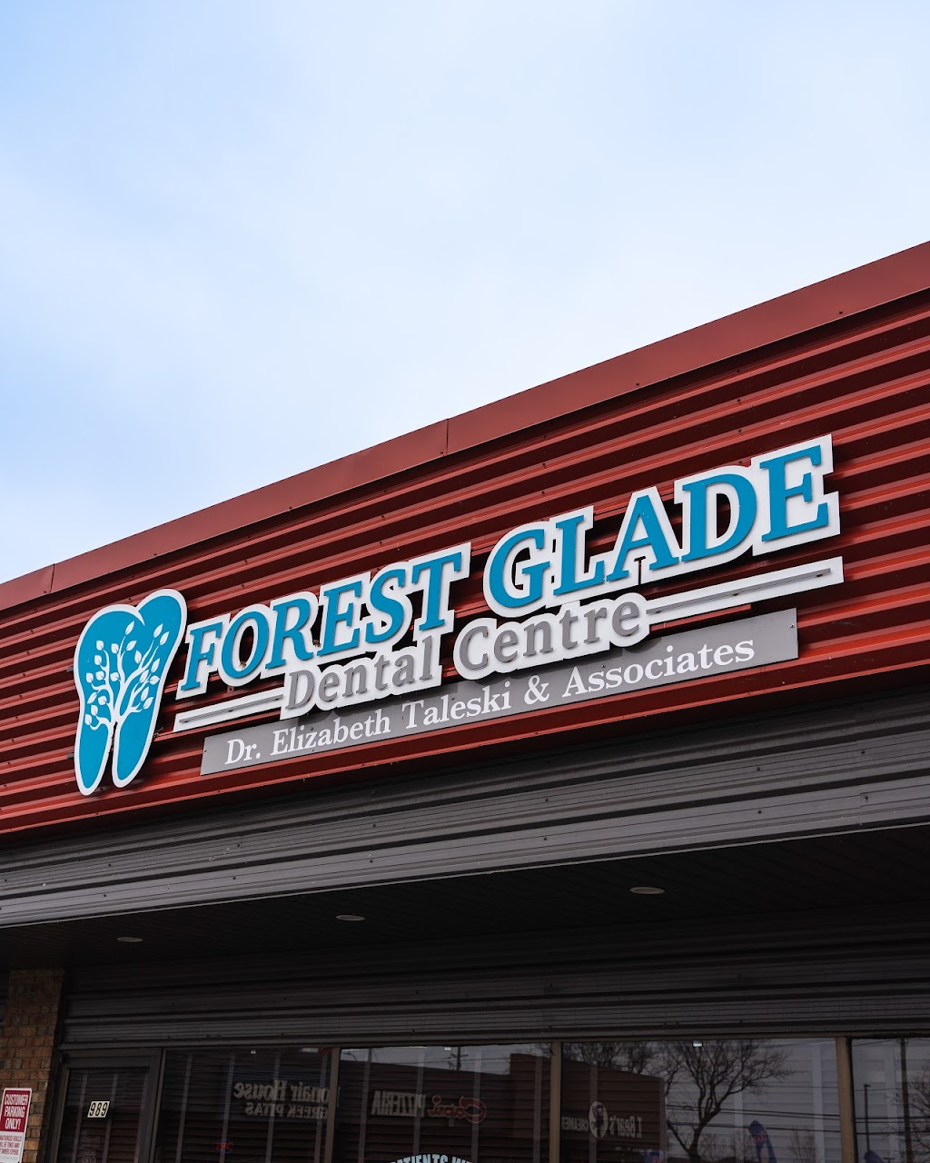 Forest Glade Dental Centre - Dr Elizabeth Taleski & Associates | 9881 Tecumseh Rd E, Windsor, ON N8R 1A5, Canada | Phone: (519) 979-8834