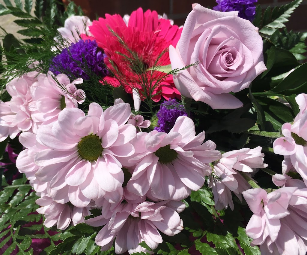 Grahams Floral Shoppe | 9787 Olde 8 Rd, Northfield, OH 44067, USA | Phone: (330) 467-8151