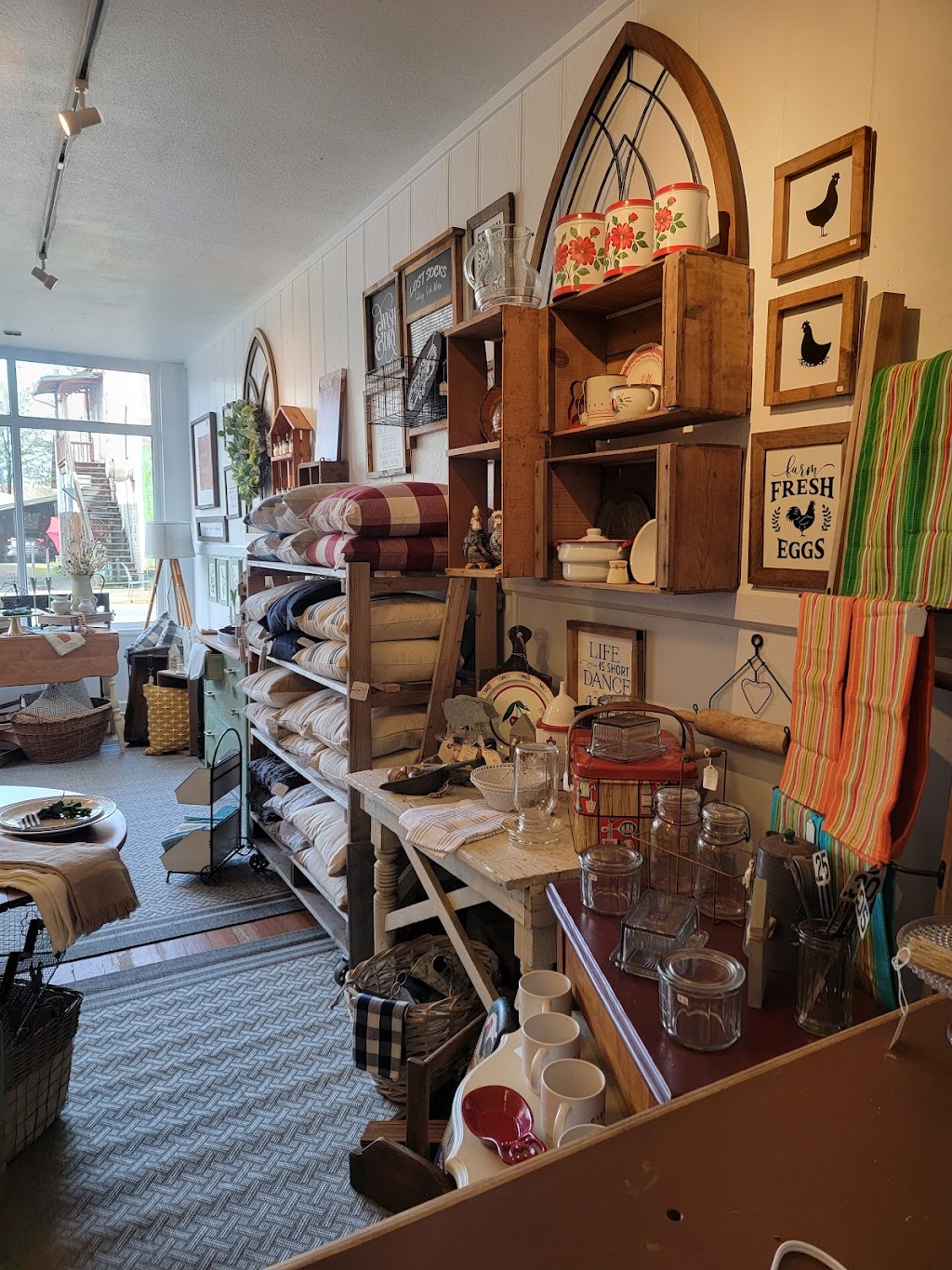 Red Door Reclaimed & More | 859 Bridge St, Vernonia, OR 97064, USA | Phone: (503) 913-5399