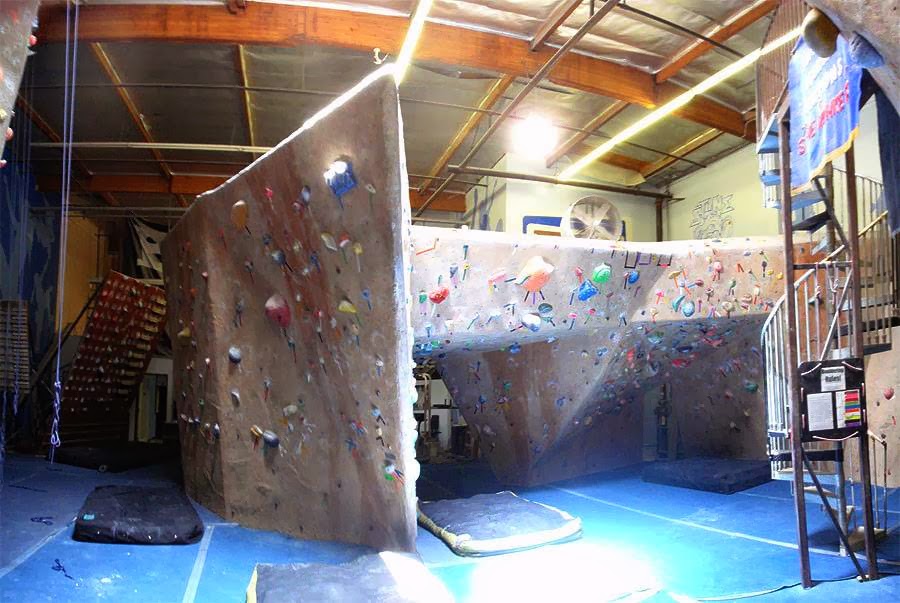 Hangar 18 Indoor Climbing Gym - South Bay | 4926 Rosecrans Ave, Hawthorne, CA 90250, USA | Phone: (310) 973-3388