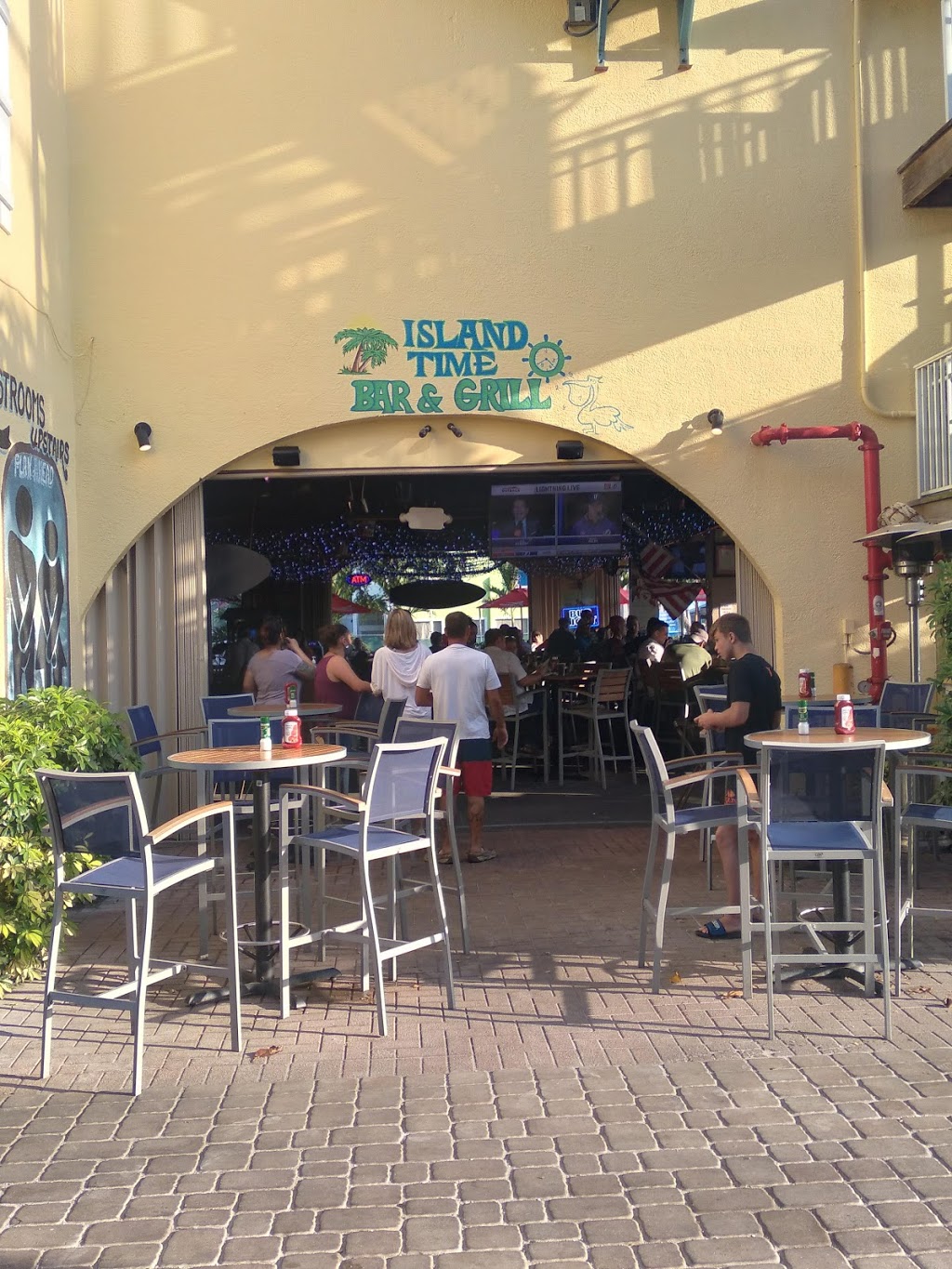 Island Time Bar and Grill | 111 Gulf Dr S, Bradenton Beach, FL 34217, USA | Phone: (941) 782-1122