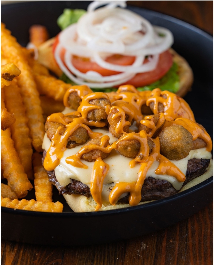 Connollys Sports Grill | 2605 W Carefree Hwy, Phoenix, AZ 85085, USA | Phone: (623) 879-5997