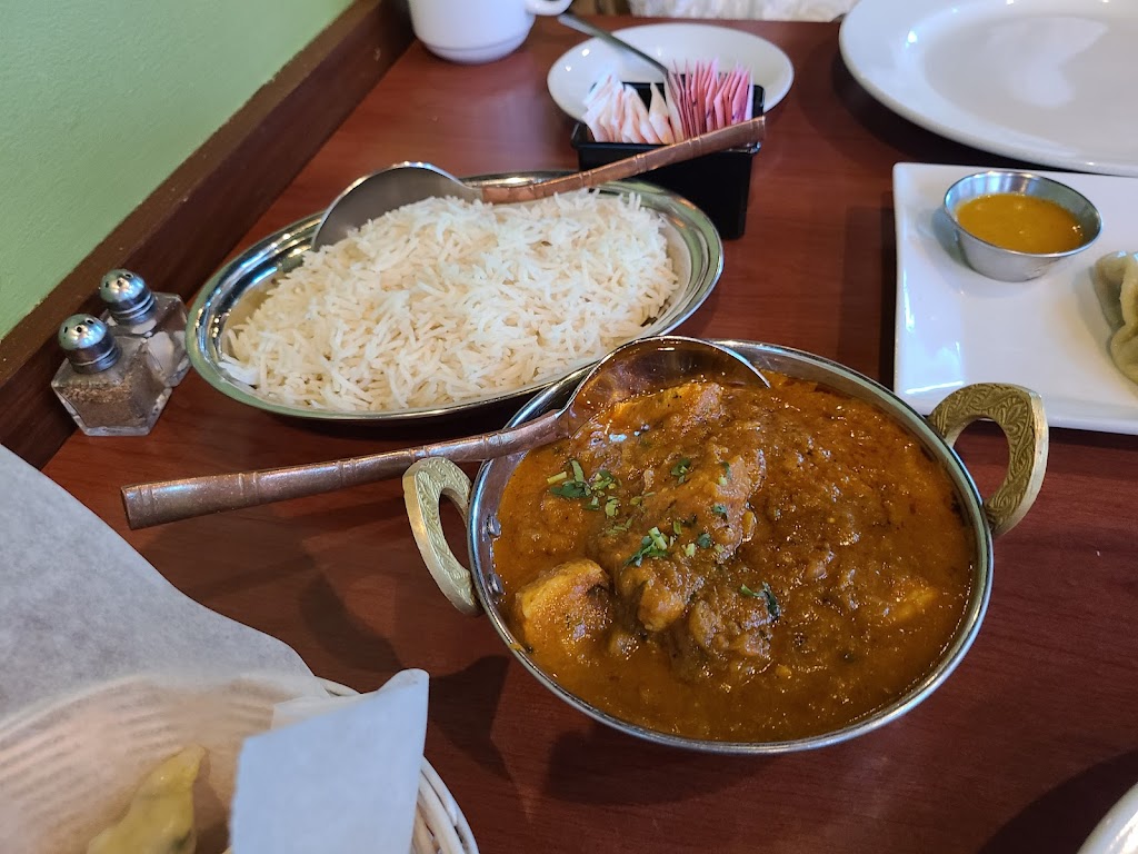 Curry and Noodle | 5232 Robinhood Village Dr, Winston-Salem, NC 27106, USA | Phone: (336) 815-8033