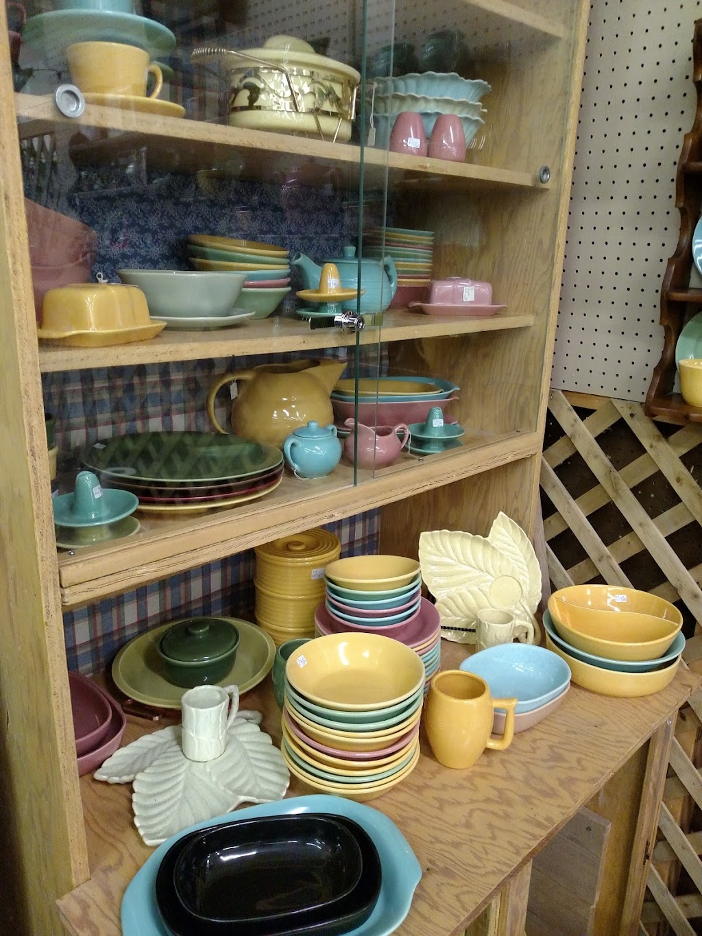 Town Square Antique Mall | 115 W Lubbock St, Slaton, TX 79364, USA | Phone: (806) 828-3338