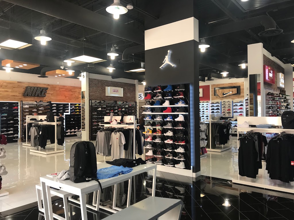 Shoe Palace | 6401 Marana Center Blvd, Tucson, AZ 85742, USA | Phone: (520) 572-3912