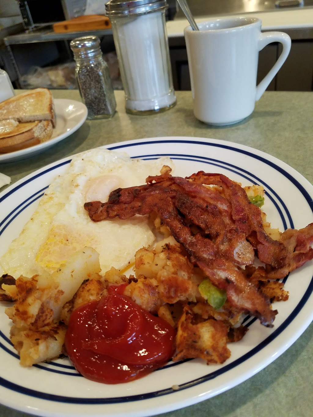 City Island Diner | 304 City Island Ave, Bronx, NY 10464, USA | Phone: (718) 885-0362