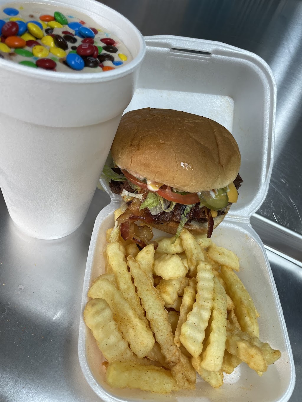 Mariyahs Hamburgers and Shakes | 6121 US Hwy 98 N, Lakeland, FL 33809, USA | Phone: (863) 270-2304