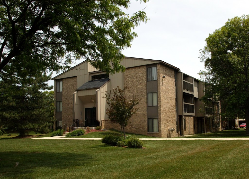 Fairmont Park Apartments | 22540 Fairmont Dr, Farmington Hills, MI 48335, USA | Phone: (248) 671-4633