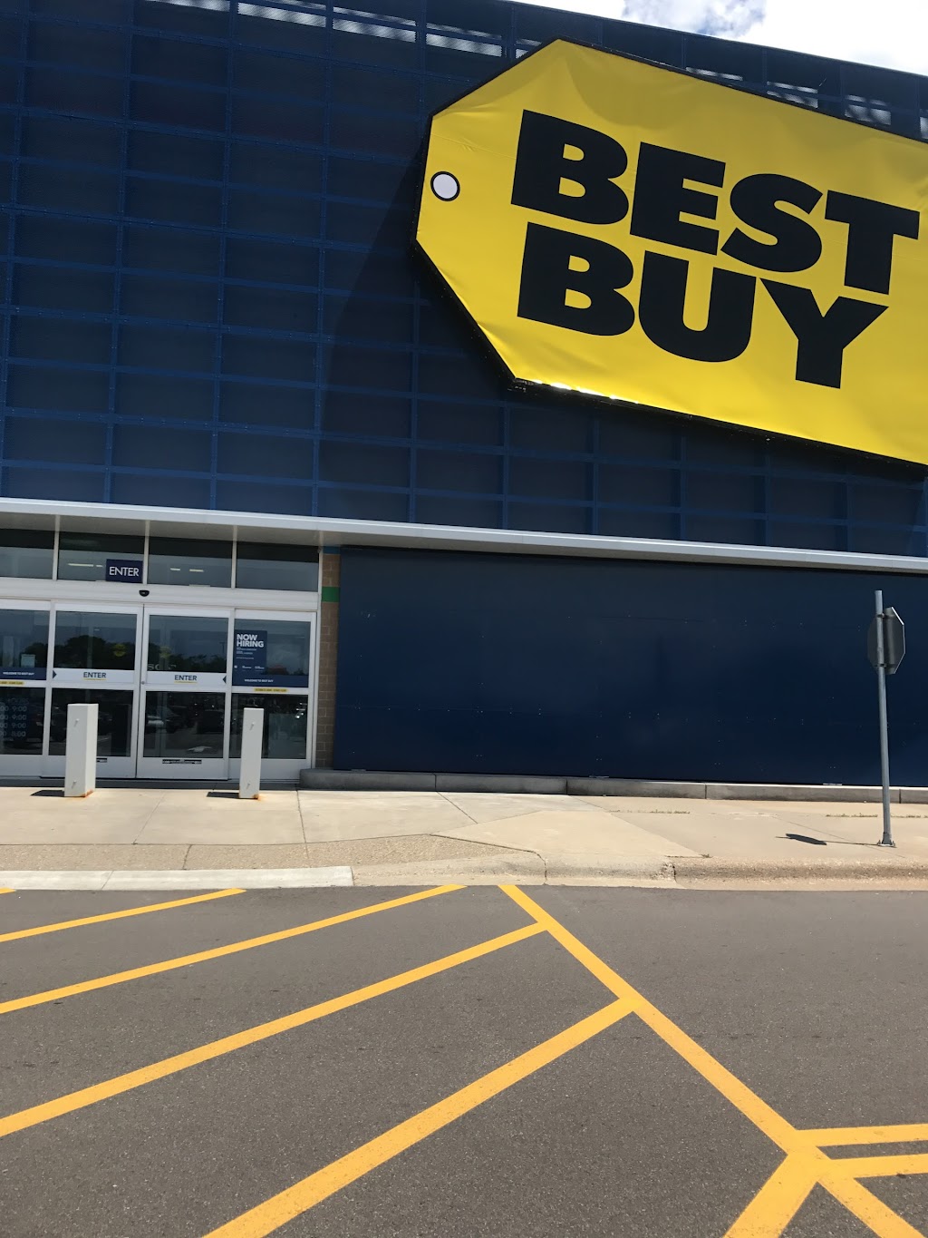 Best Buy | 15300 Cedar Ave, Apple Valley, MN 55124, USA | Phone: (952) 431-2466