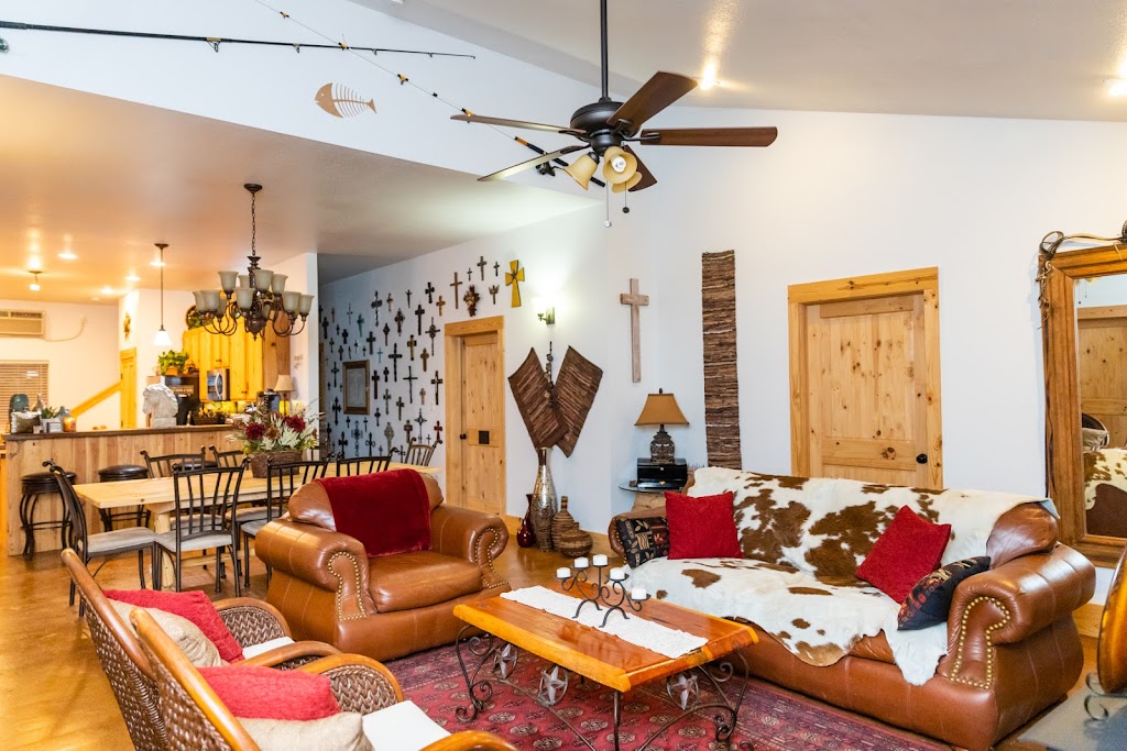 Lazy H Lodge vacation rental | 2110 Potters Creek Rd, Canyon Lake, TX 78133, USA | Phone: (830) 237-4841