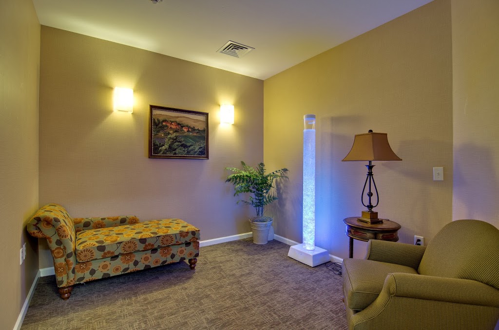 Parkway Gardens Senior Living | 379 Fountains Pkwy, Fairview Heights, IL 62208, USA | Phone: (618) 589-8773