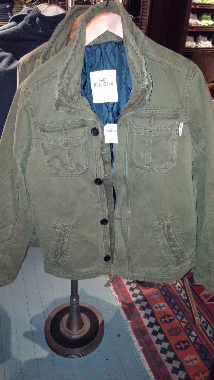 Hollister Co. | 4999 Old Orchard Shopping Center Ste N16, Skokie, IL 60077, USA | Phone: (847) 329-0225