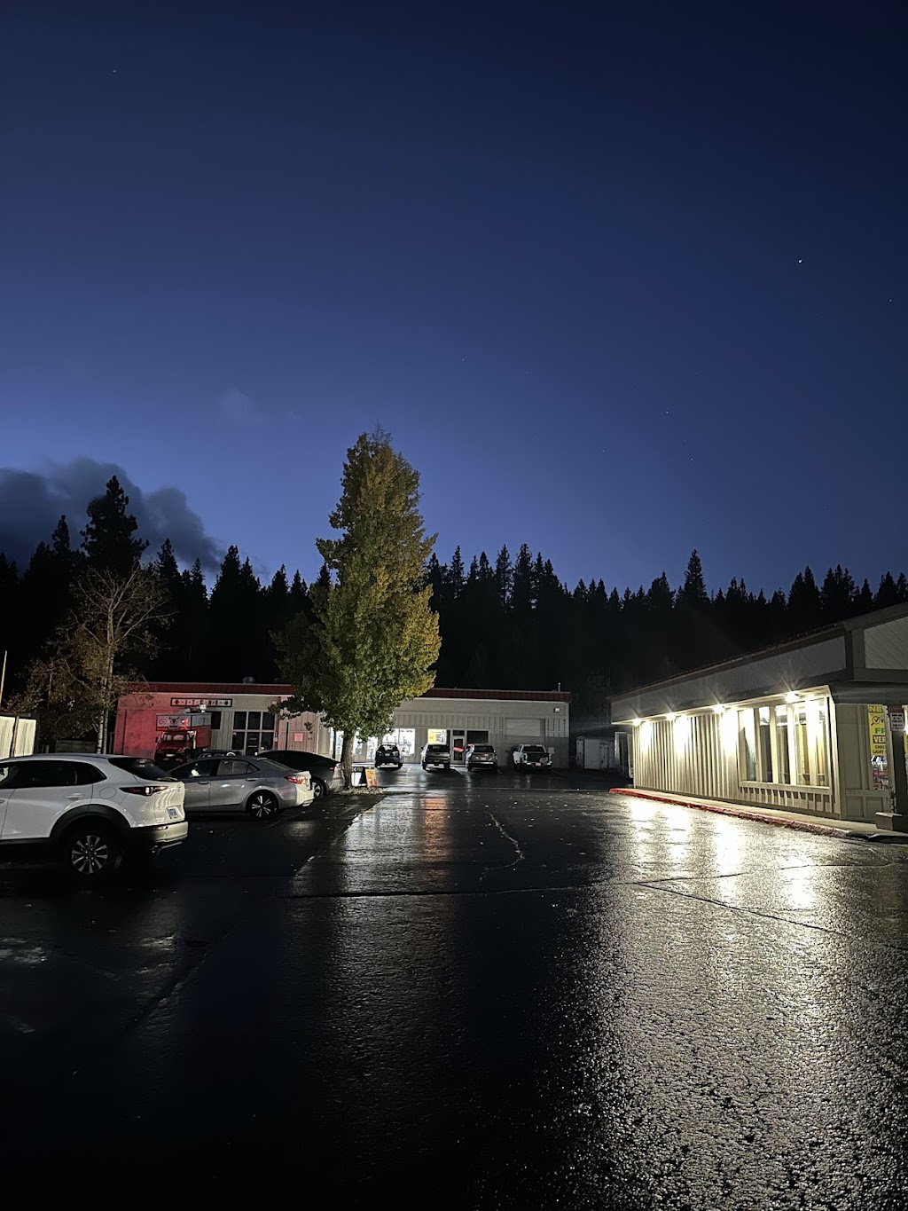 Starbucks | 11355 Deerfield Dr, Truckee, CA 96161, USA | Phone: (530) 582-4583