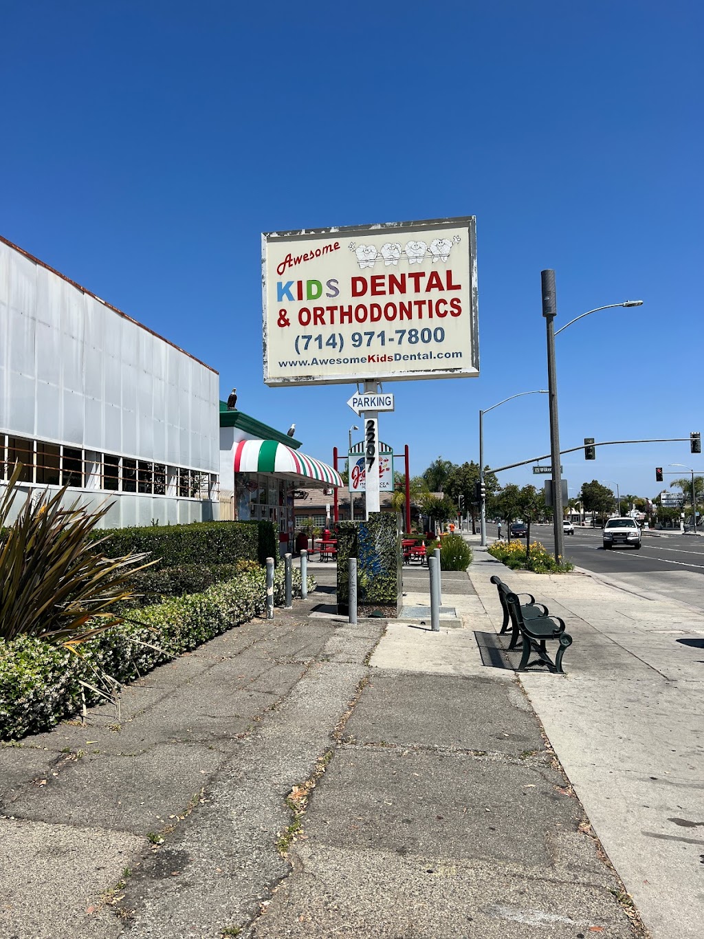 Awesome Kids Dental | 2207 Harbor Blvd, Anaheim, CA 92802, USA | Phone: (714) 971-7800