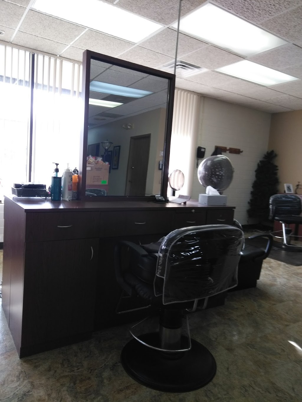 Clipped Accent Hair Salon | 2316 Cornhusker Rd, Bellevue, NE 68123, USA | Phone: (402) 291-4033