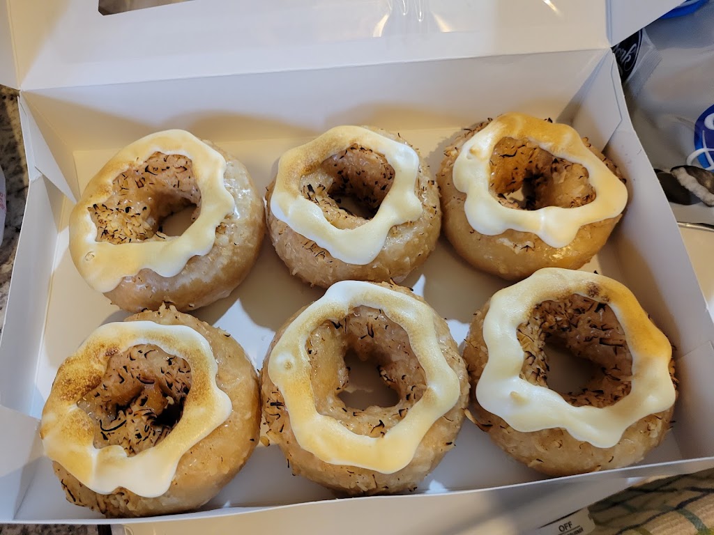 Yellow Light Coffee and Donuts | 14447 E Jefferson Ave, Detroit, MI 48215, USA | Phone: (313) 469-7780