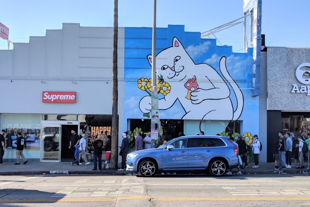 Supreme | 439 N Fairfax Ave, Los Angeles, CA 90036 | Phone: (323) 655-6205