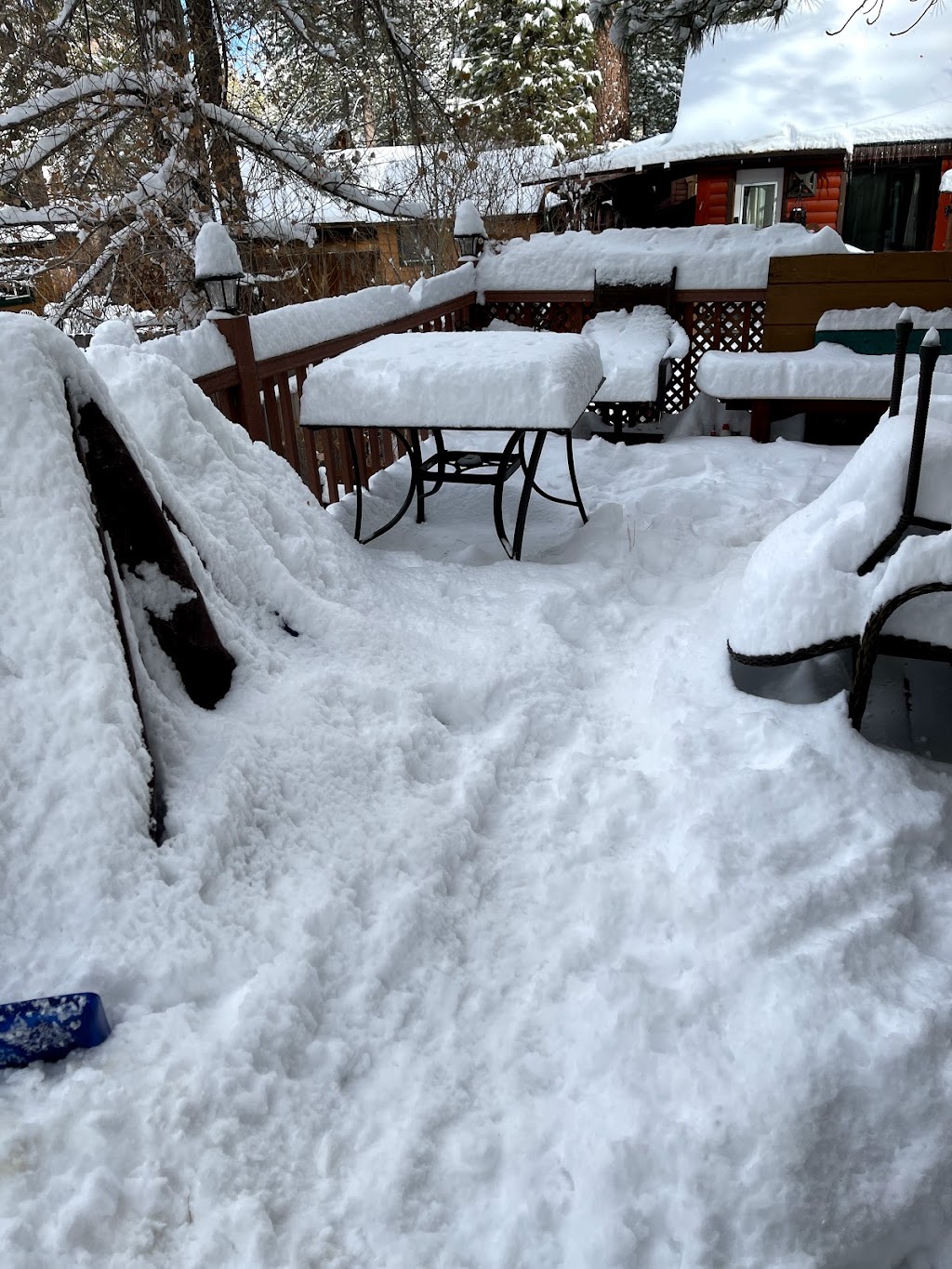 Cabins4Less | 39212 Big Bear Blvd, Big Bear Lake, CA 92315, USA | Phone: (909) 866-3105