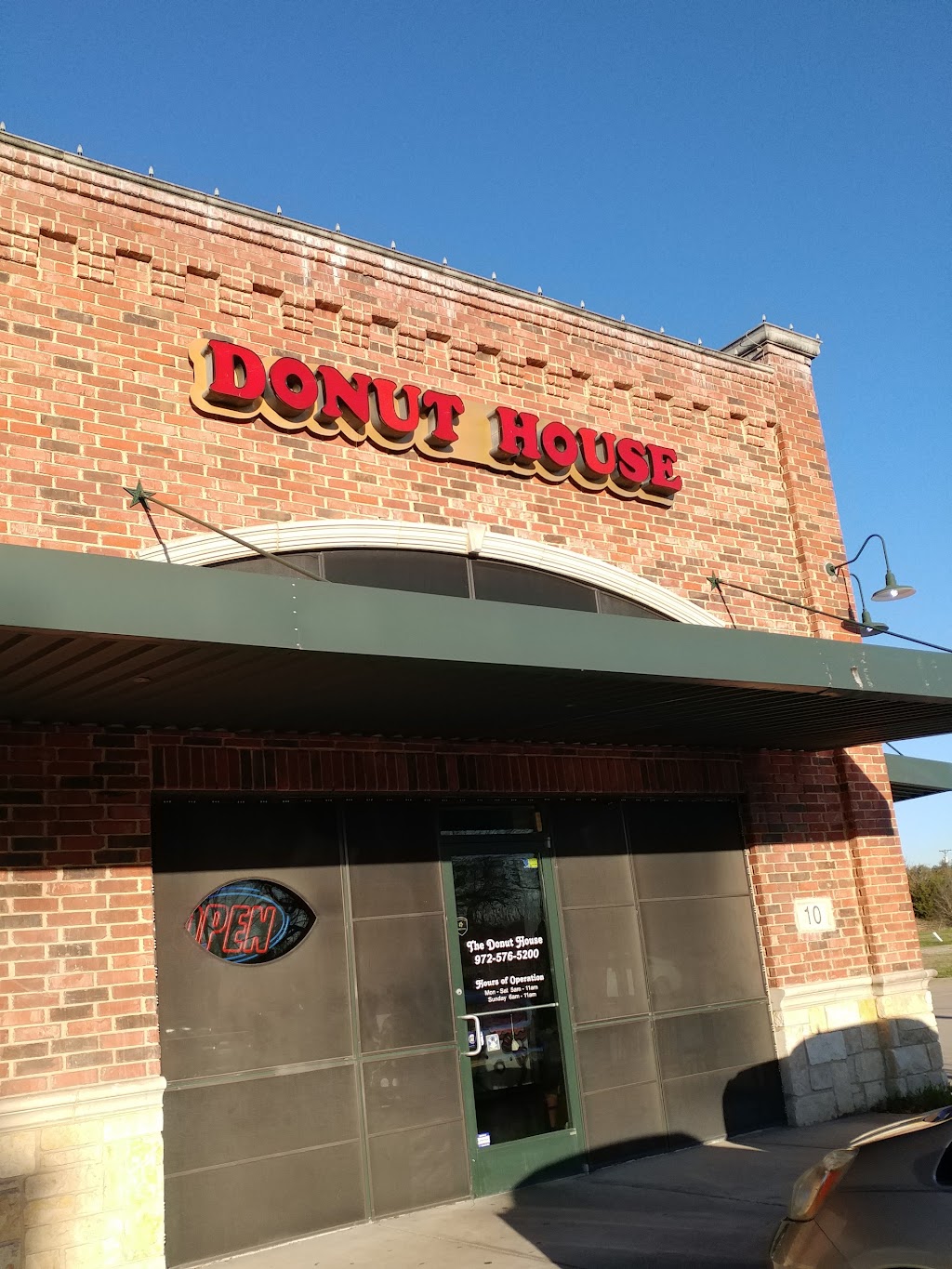 The Donut House of Ellis County | 205 S Main St # 1011, Red Oak, TX 75154, USA | Phone: (972) 576-5200